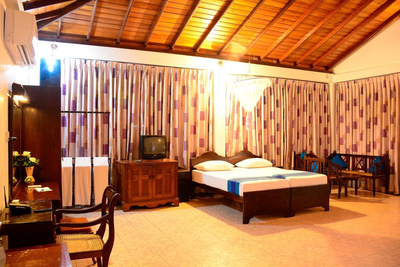 Ranmal Beach Hotel Hikkaduwa Exterior foto